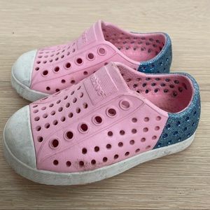 Girls size 5 Natives